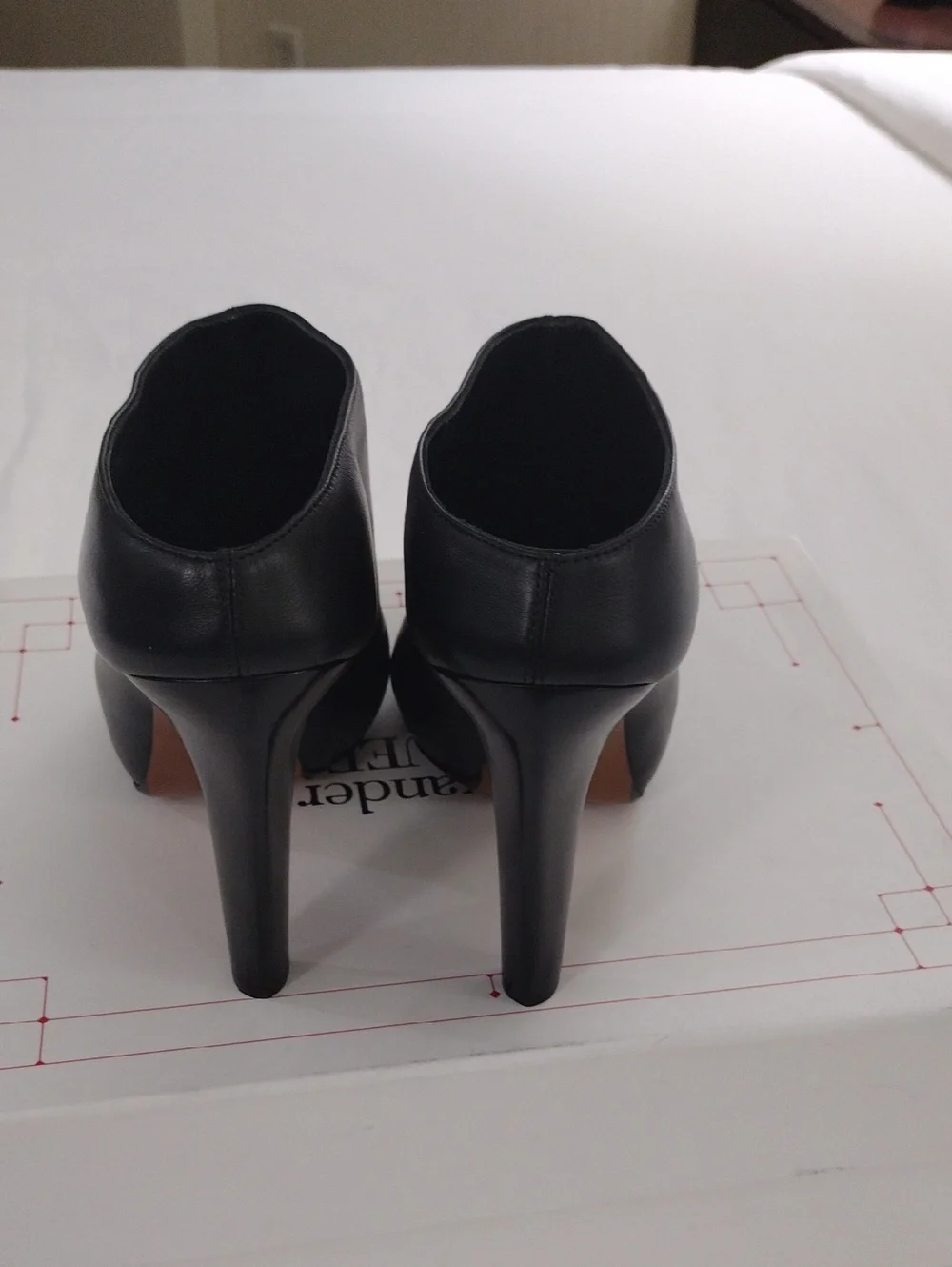 Alexander McQueen Black Leather Mules - Picture 9 of 15